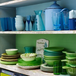 colourful-kitchen-kitchen-ideas-colourful-tableware
