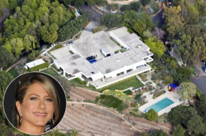 Jennifer Aniston isn’t afraid of dropping money on homes! The Friends star is the proud owner of this $21 million Bel Air mansion.