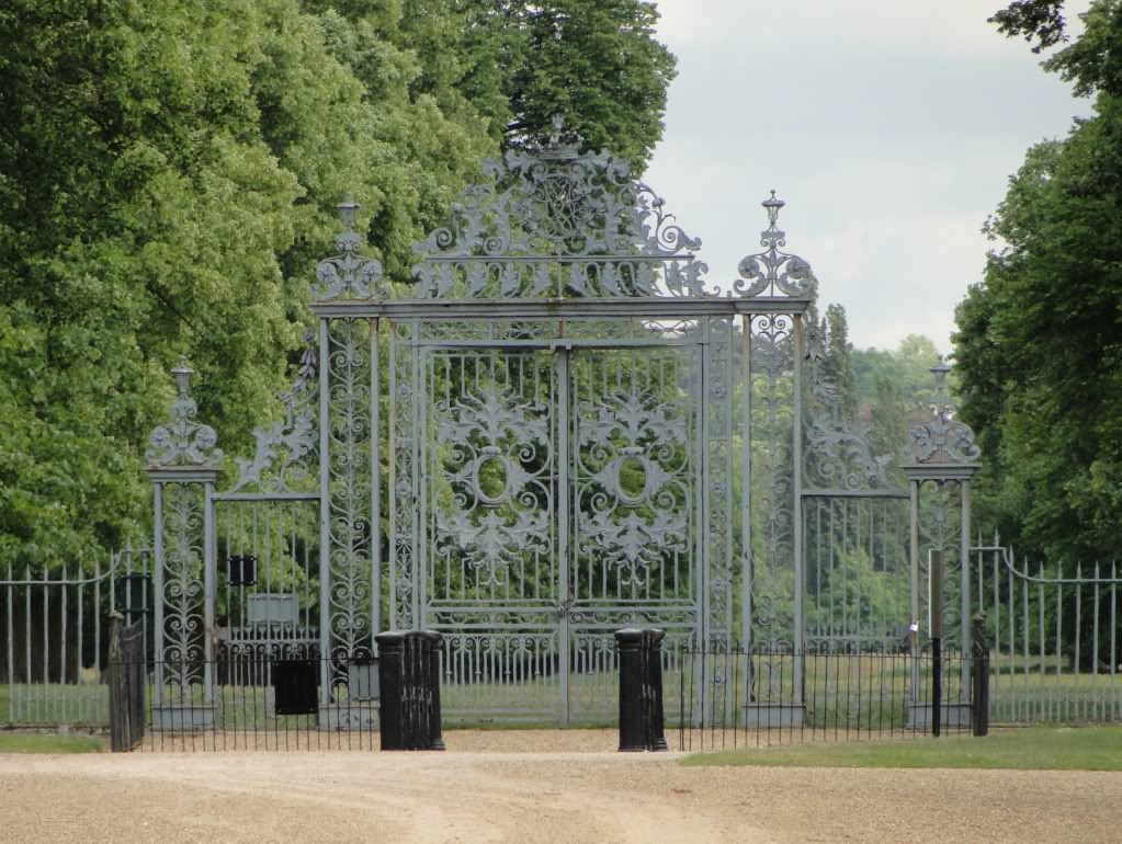 Giant Gate Design