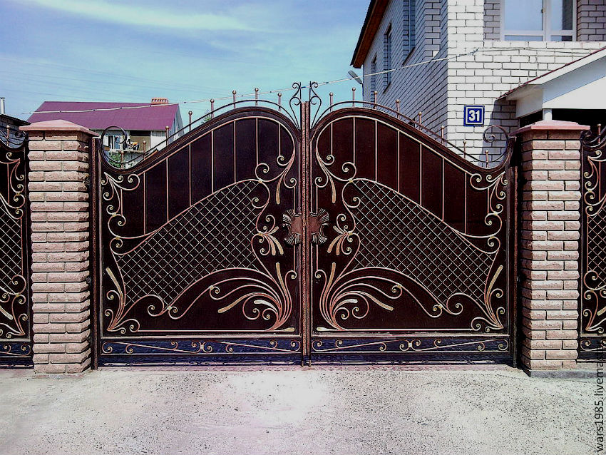 Front gate space